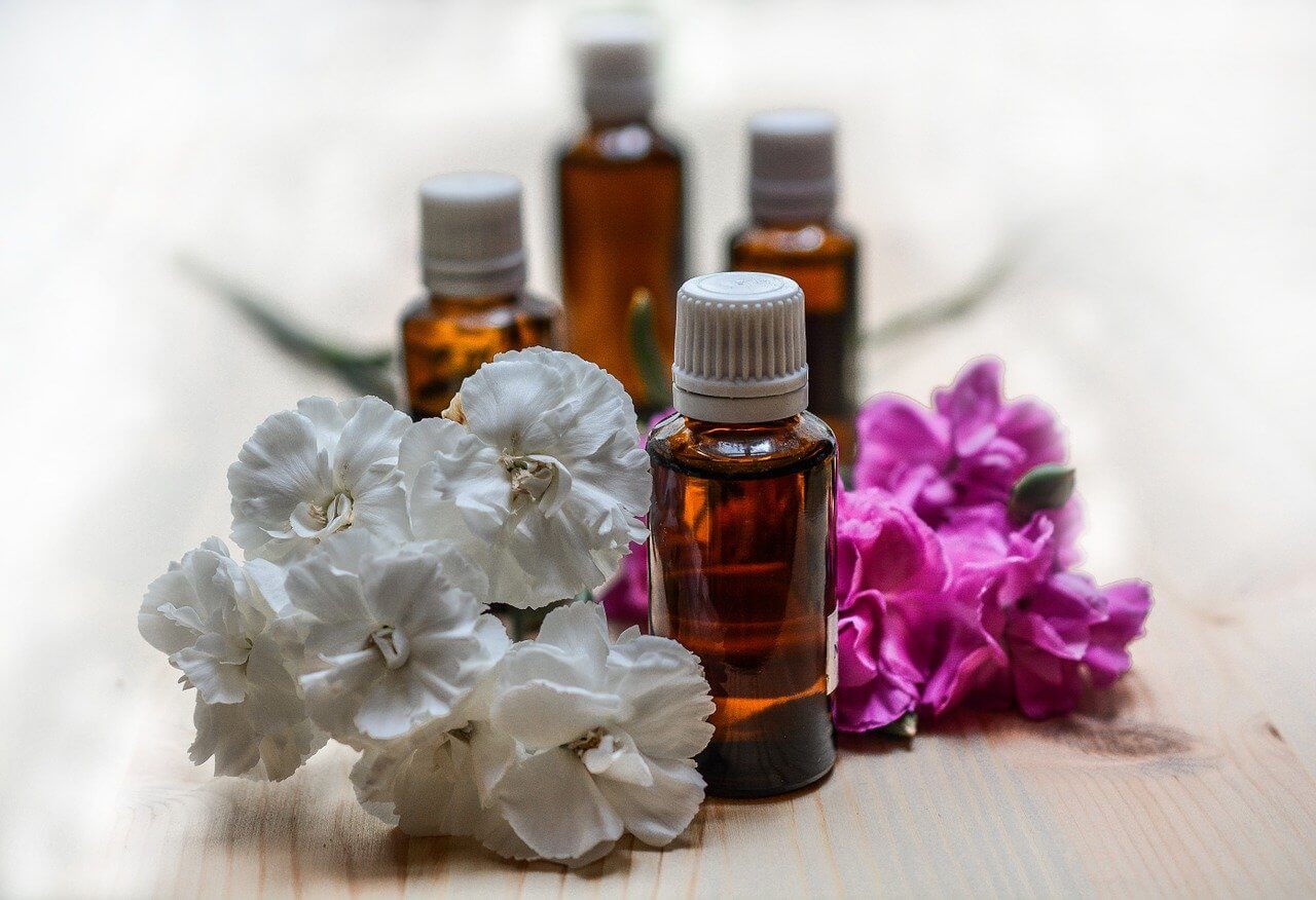 essential-oils-the-wings-of-healing